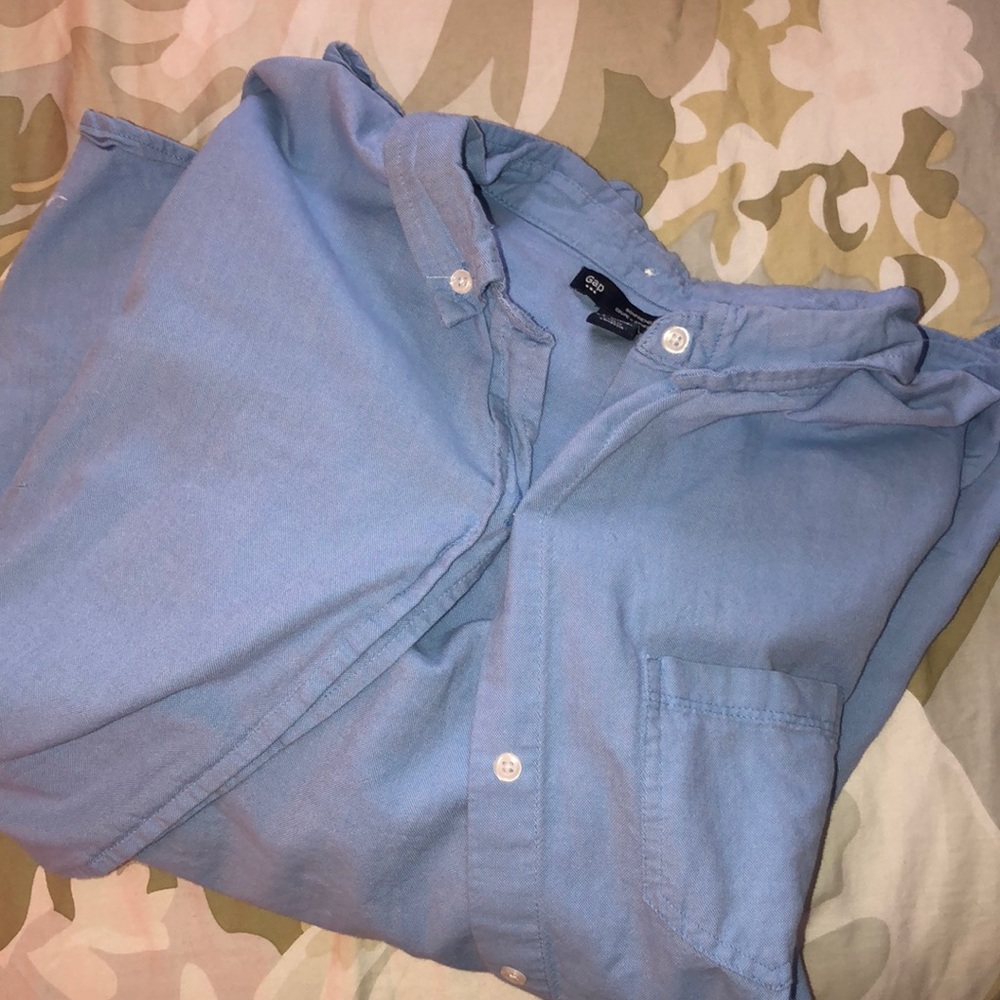 GAP button down top